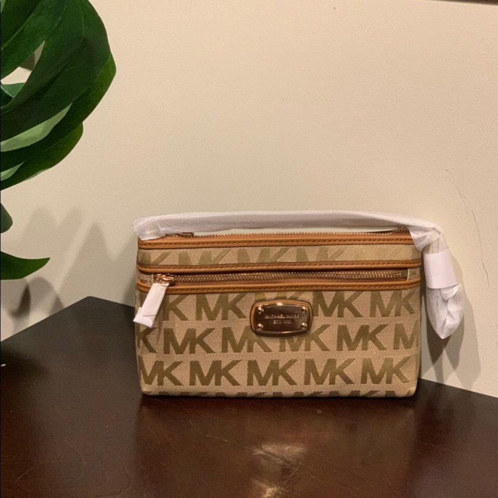 Wristlet